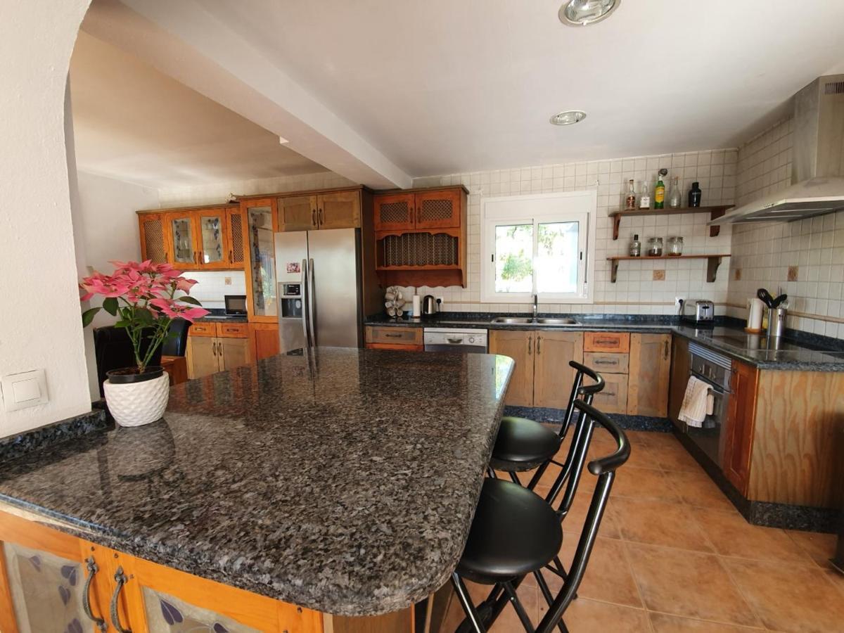 Beautiful 5 Bedroom Villa With Private Pool With Stunning Sea Views, Walking Distances To Shops Restaurants Beach Manilva Exterior photo