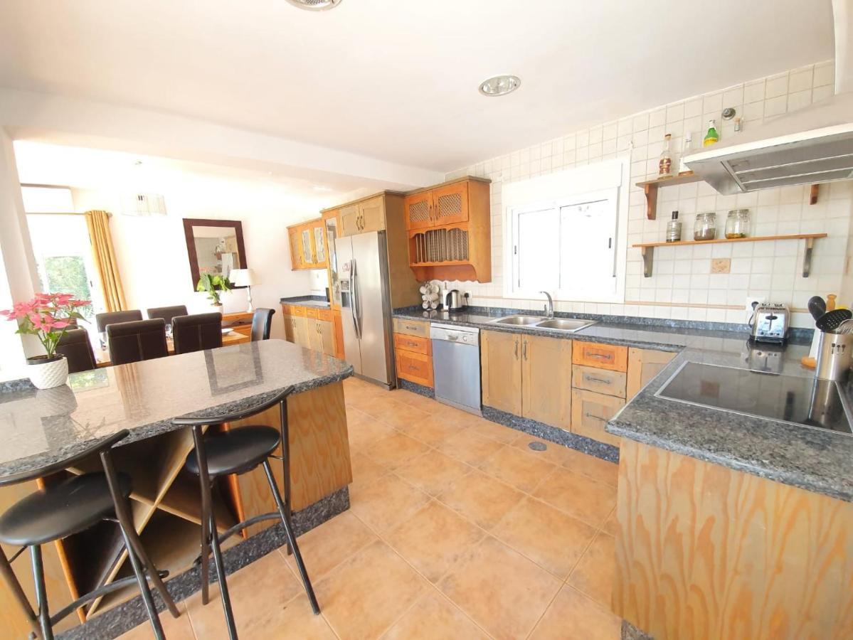 Beautiful 5 Bedroom Villa With Private Pool With Stunning Sea Views, Walking Distances To Shops Restaurants Beach Manilva Exterior photo